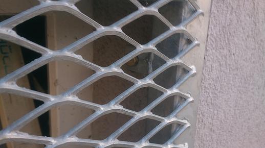 Ocelové mříže na sklepní okna otvírací,Olomouc 4