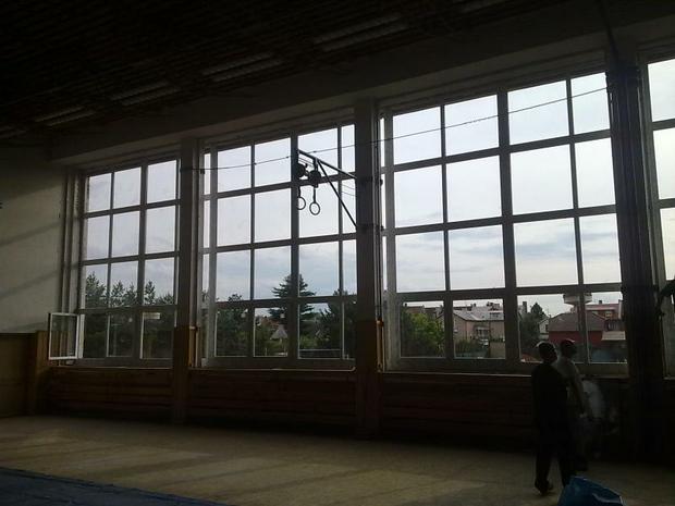 Montáž plastových oken,Tělocvična střední školy, Černovír 1