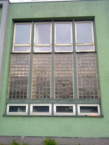 Okna VEKA TOP-Line a schodištová sestava,Střední škola Polytechická Olomouc 1