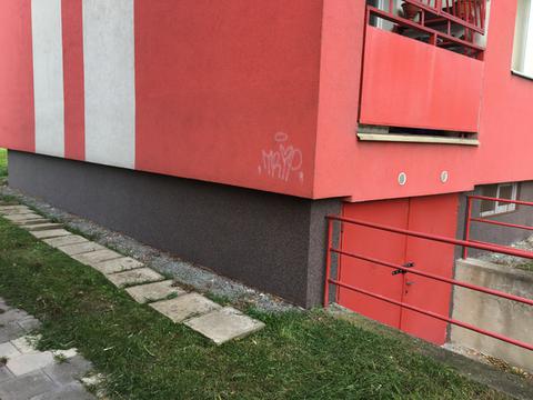 Soklová část panelového domu Olomouc